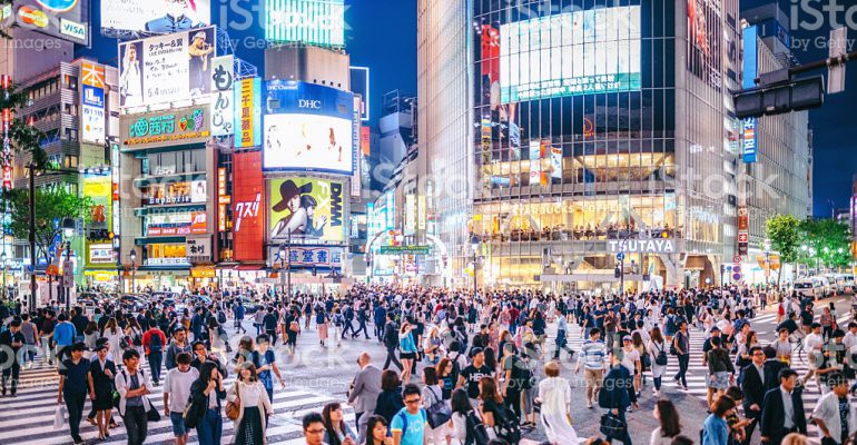 ぶつからずに歩けるか?渋谷交差点